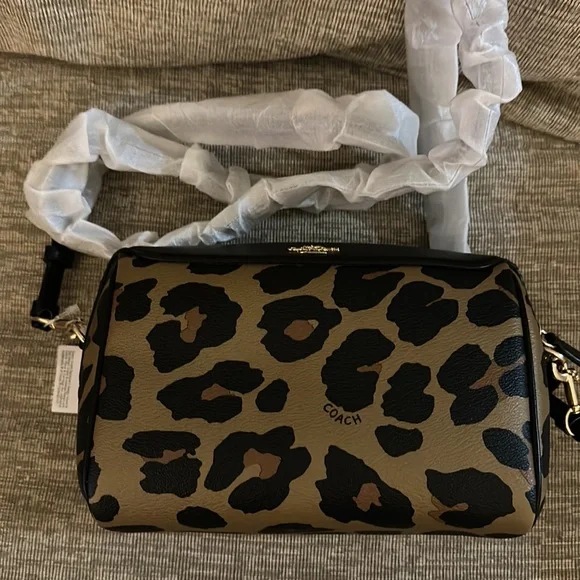NWT! Coach leopard reversible city tote with matching leopard Crossbody handbag. - Picture 5 of 10
